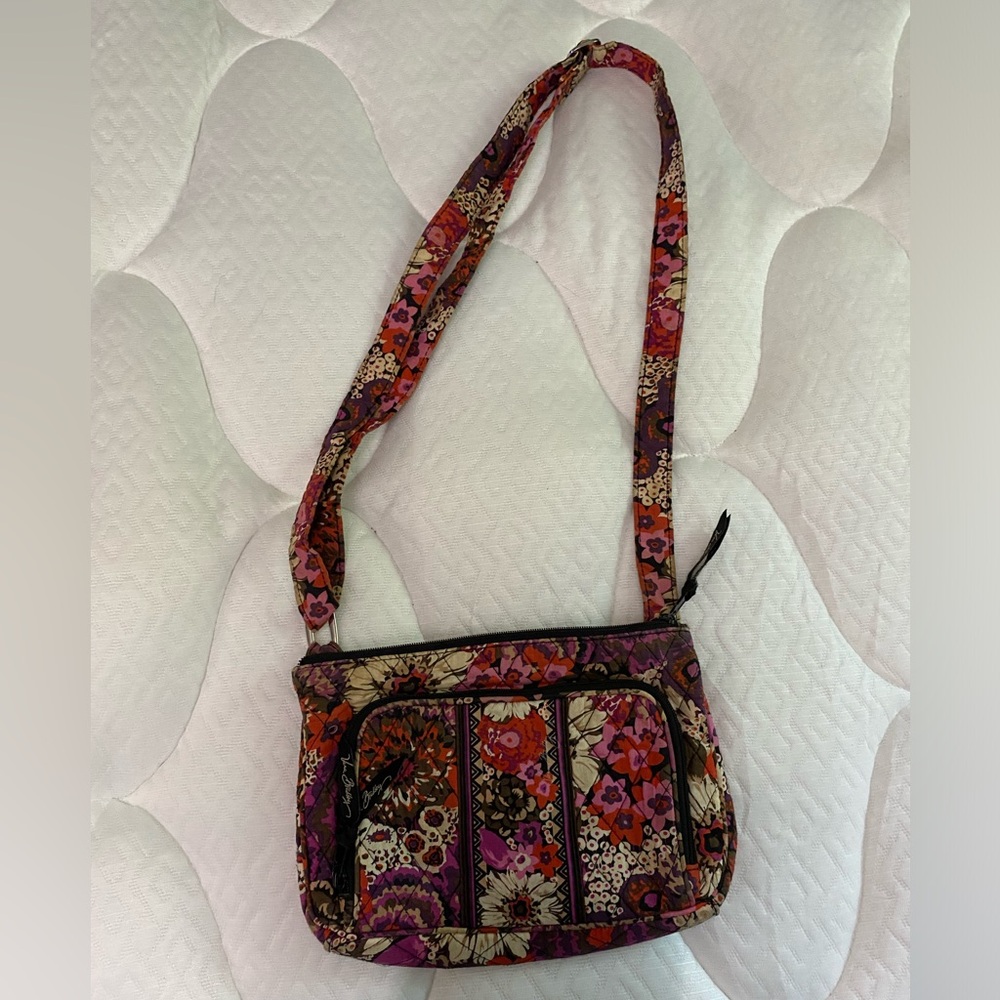 Vera Bradley bag, has 2 outside pockets, 1 inside pockets